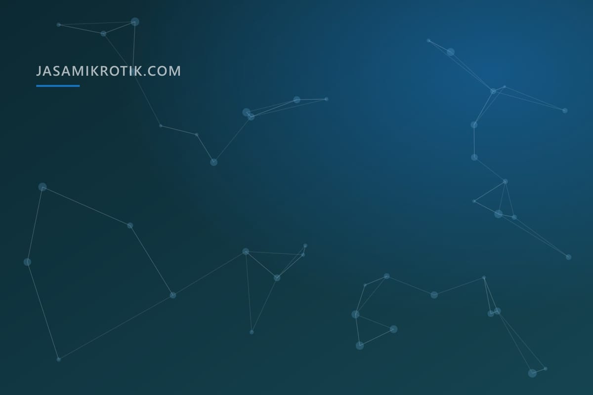 Teknisi Rekan IT memeriksa perangkat jaringan di ruang server pelanggan